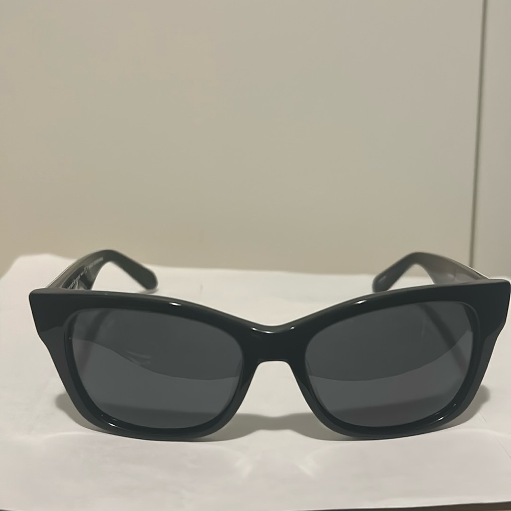 Kate Spade 52mm (135mm total) black polarized rectangular sunglasses.